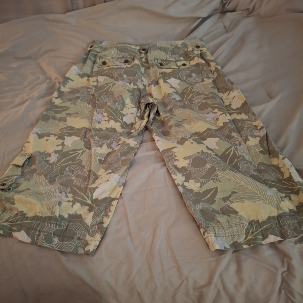 Sigrid Olsen Women's Leafy Patterned Cargo Pants - Picture 7 of 9